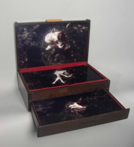 a picture of a wooden frame